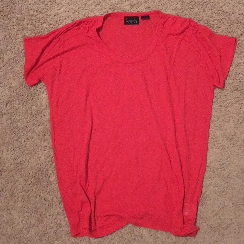 Loose shirt with see- through patterns